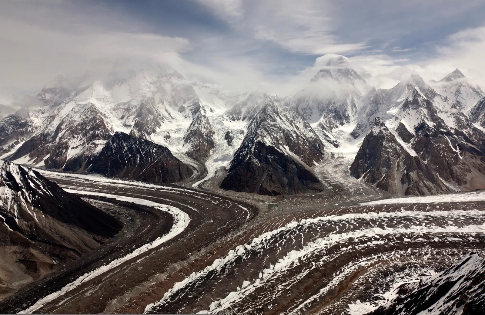 Die Gipfel der Baltoro-Kette aus der Luft