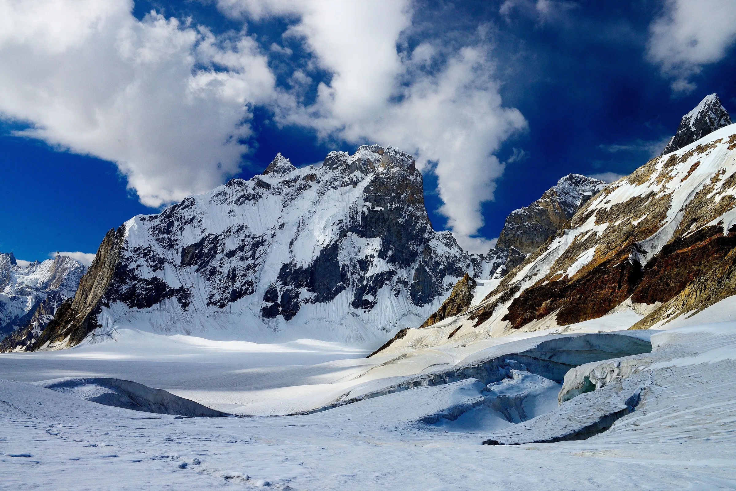 Glaciated landscape near the Hispar Pass