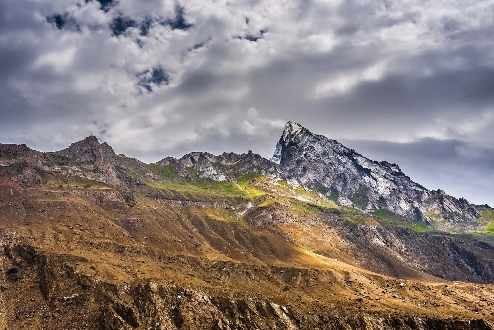 Die Berge über dem Hushe-Tal