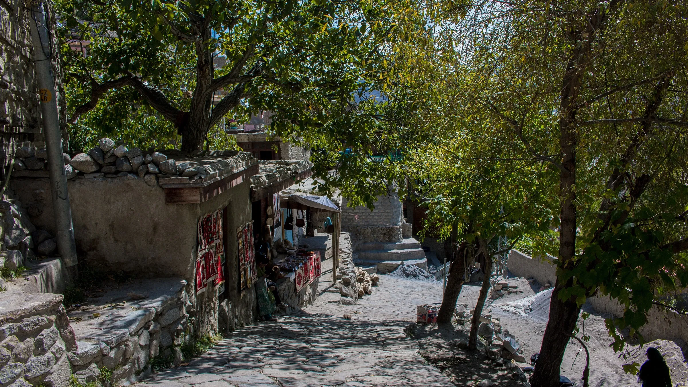 Gassen und Läden in Karimabad im Hunza-Tal